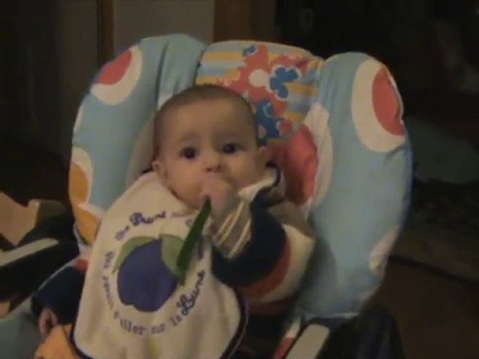 Louis et Lilia chantent et dansent ...