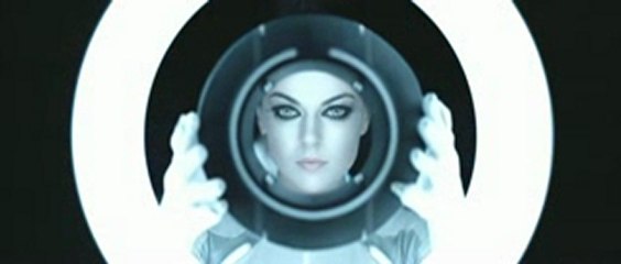 TRON Legacy - Exclusive Footage "Sirens Dress Sam" [VO-HD]