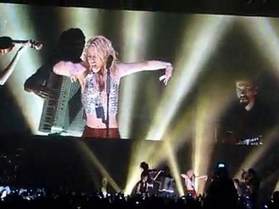 SHAKIRA GYPSY CONCERT LYON 16.11.2010