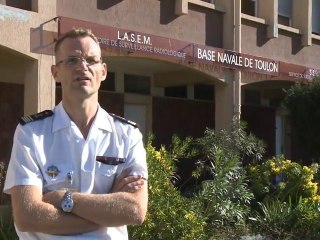La Marine explique la radioactivité à des collégiens
