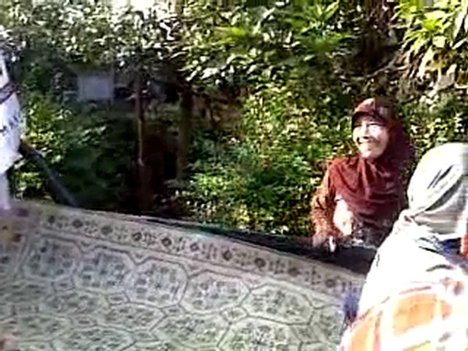 Rice deliver packs to IDPs in Klaten Merapi
