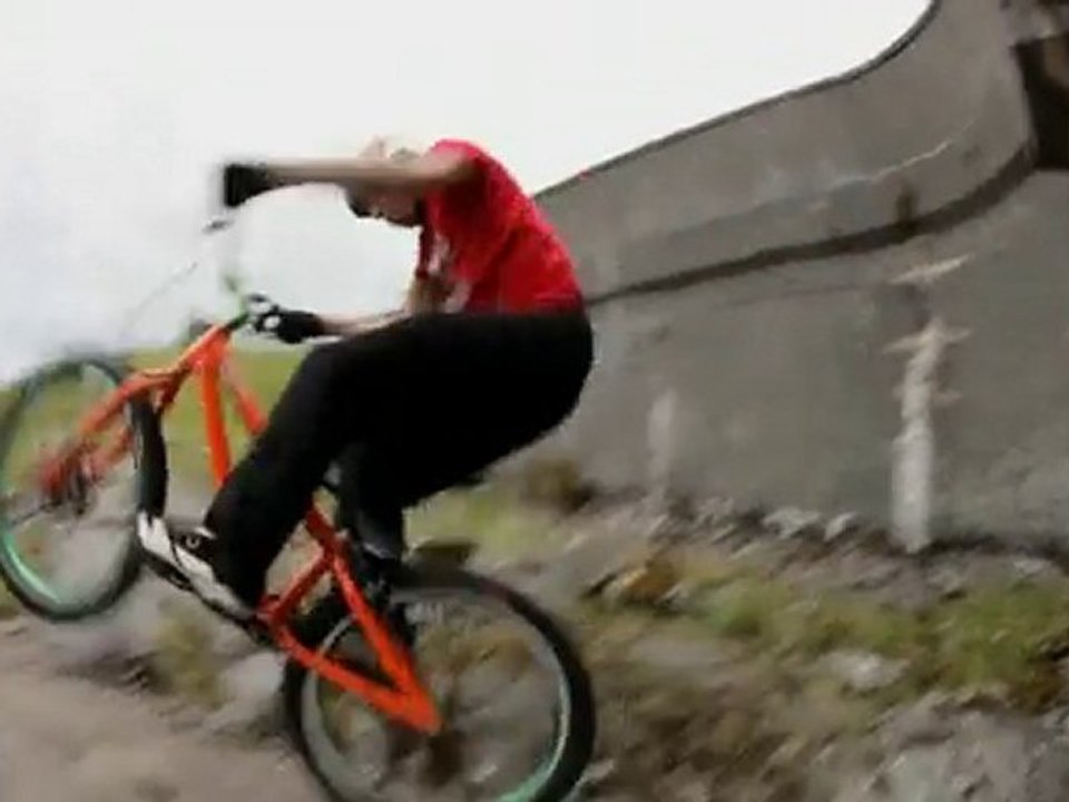 Danny MacAskill - Way Back Home - Street Trial