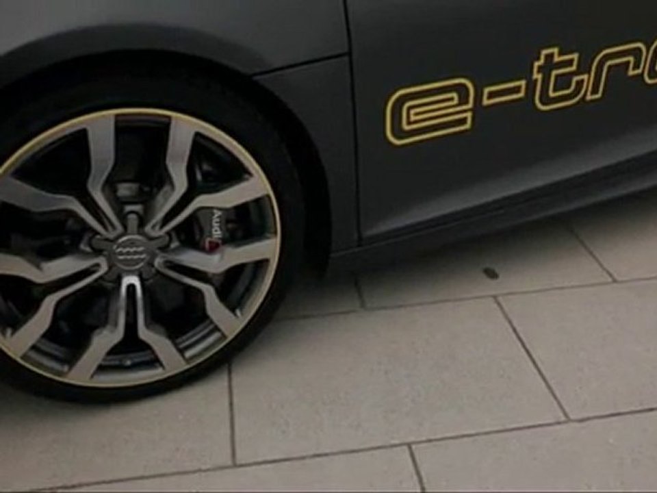 Audi R8 e-tron - English