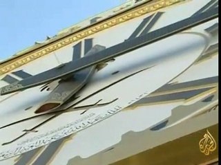 les derniers retouches de l'horloge de la mecque