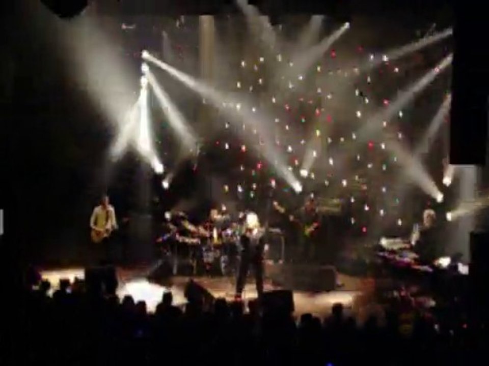 ARNO EN CONCERT  "C'EST MAGNIFIQUE"   "LE BIKINI"   TOULOUSE  le 17 Novembre 2010