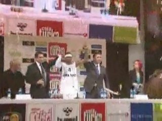 KaraKartal Iverson üçlü çektiriyor ;)