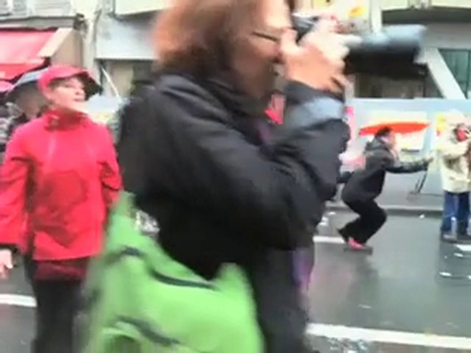 COMPAGNIE JOLIE MÔME ... "C'est dans la rue que ça passe" - Paris 6/11