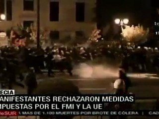 Más de 20 mil personas protestan en Grecia por crisis financiera