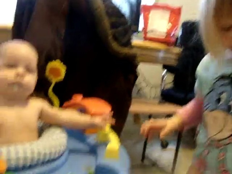 Xavier mange - 5  mois