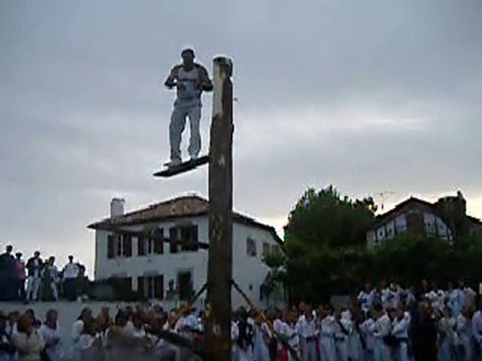 Animation Bûcheron à la verticale - Fête Basque by EVENIDA