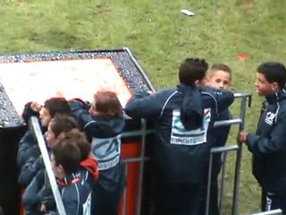 Les ramasseurs de balle pendant l'échauffement