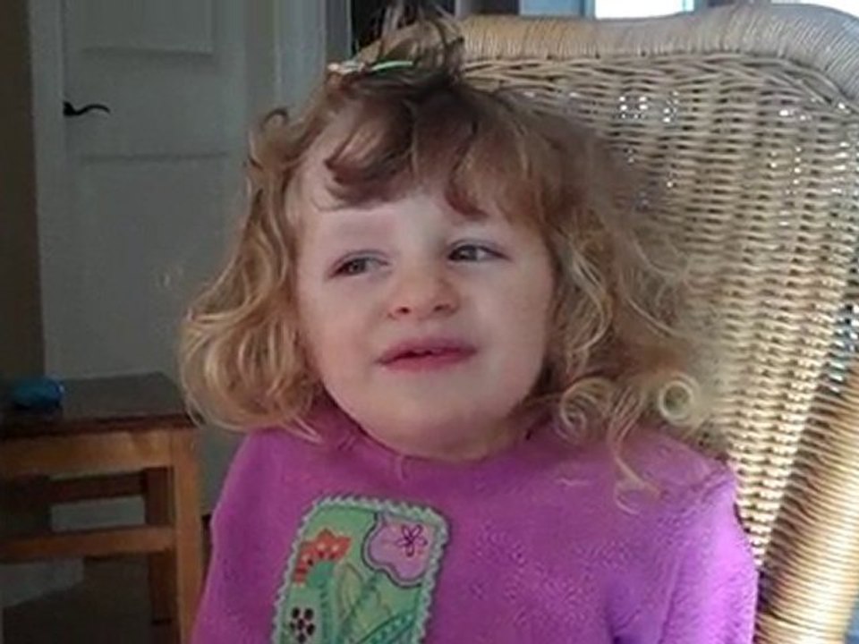 Alyssa chante une souris verte