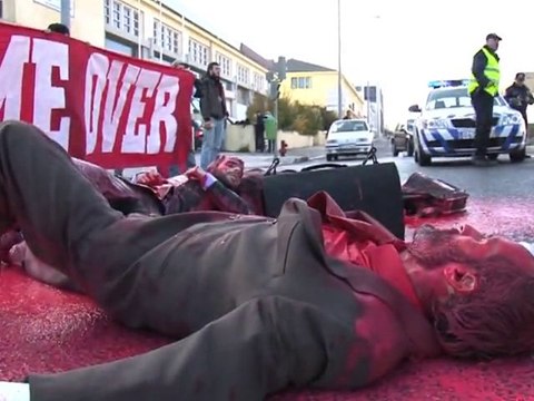 Otan: des pacifistes s'enchaînent aux abords du sommet