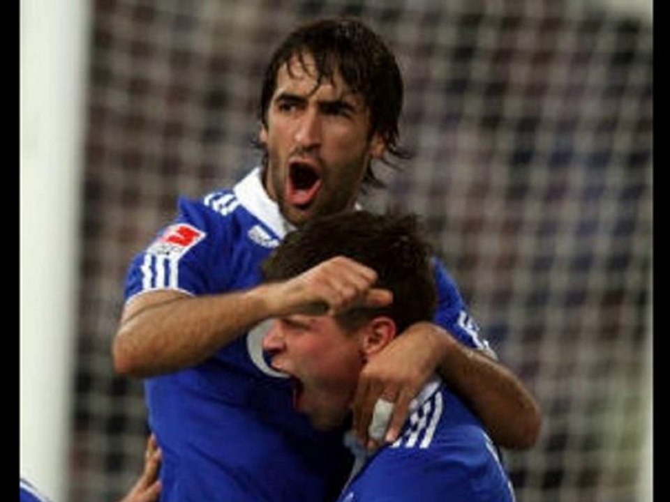 Schalke 04 4-0 Werder Bremen Raul hat-trick