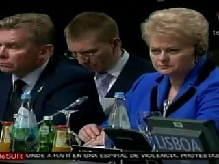 Manifestantes anti-OTAN bloquean entrada de cubmre