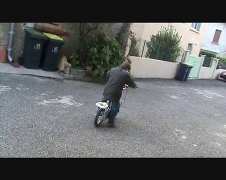 Raph fait du vélo sans roulettes !!!