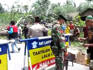 Sharing food and drinks for security guard