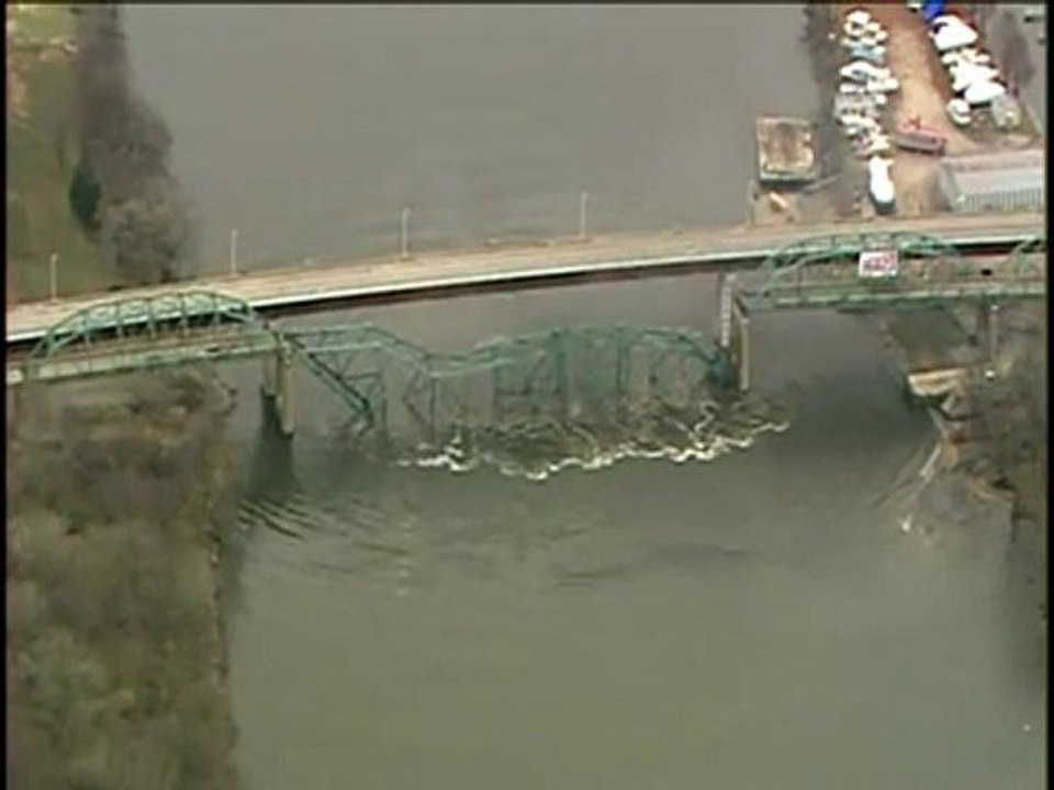 WGN Morning News Bridge Fail [Full HD]