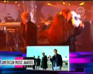 Anuncio New Kids On The Block e Backstreet Boys no AMA 2