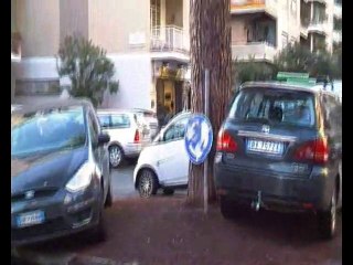 Balduina, degrado a Piazza Friggeri: denuncia al Messaggero