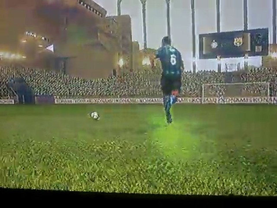 PES 2011 frappe pleine lucarne avec Iniesta, par Rabah.
