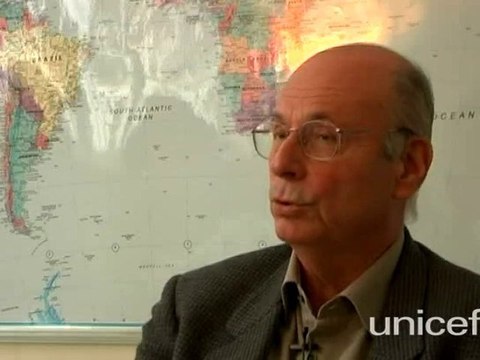 Boris Cyruknik rencontre des victimes de viols en RDC