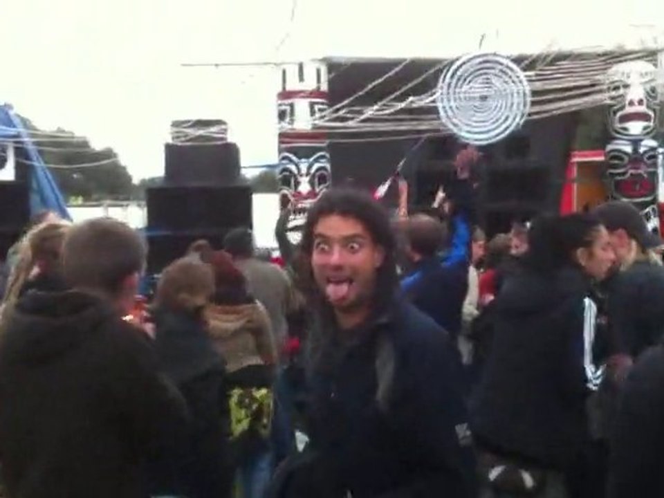 Teuf Tourista Débandade - Kalashnikov