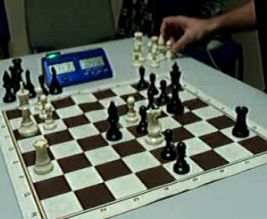 ECHECS : STAN 0 VS 1 JULIEN (CLASSE A 2010)