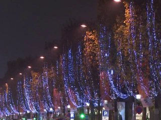 Des illuminations "zen" pour les Champs-Elysées