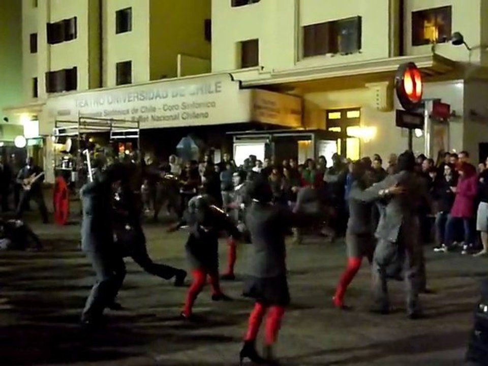 Théâtre de rue 2, avec les loups !