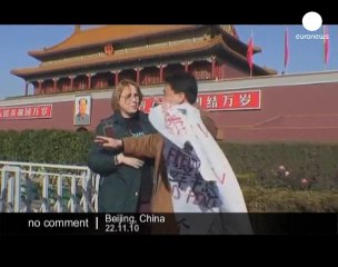 US boy protests for peace in Korea at... - no comment