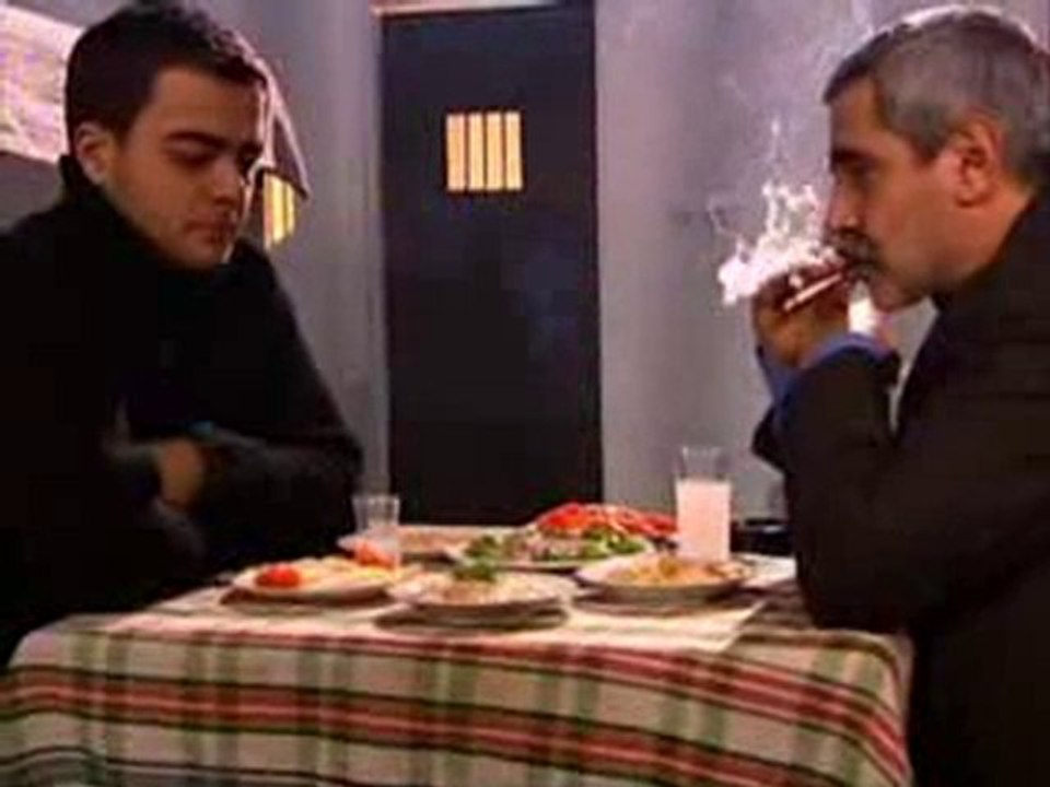 ALİ ATEŞ KURTLARIN VADİSİNDE