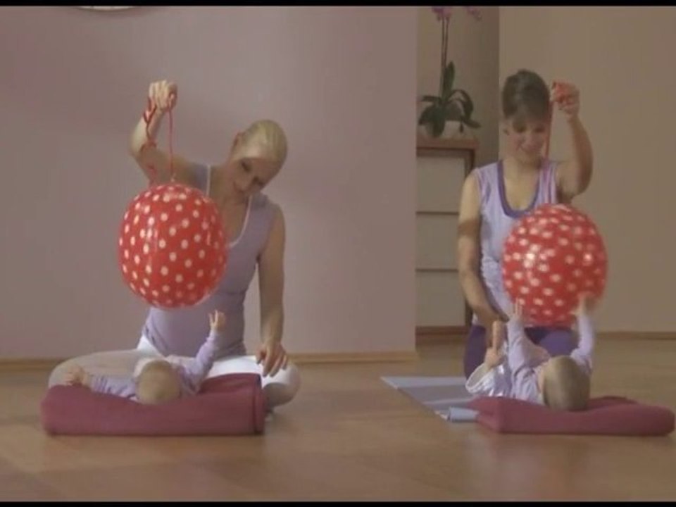 Yoga für dein Baby mit Ball von spirityoga.de