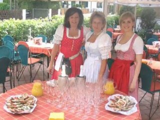 Pensionen Und Zimmer Brunnthal, Kr München Gasthof Cafe ...