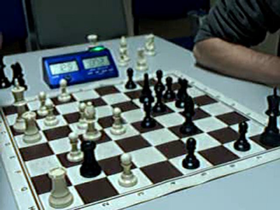 ECHECS : DANY 0 VS 1 NOUMAI (CLASSE B 2010)