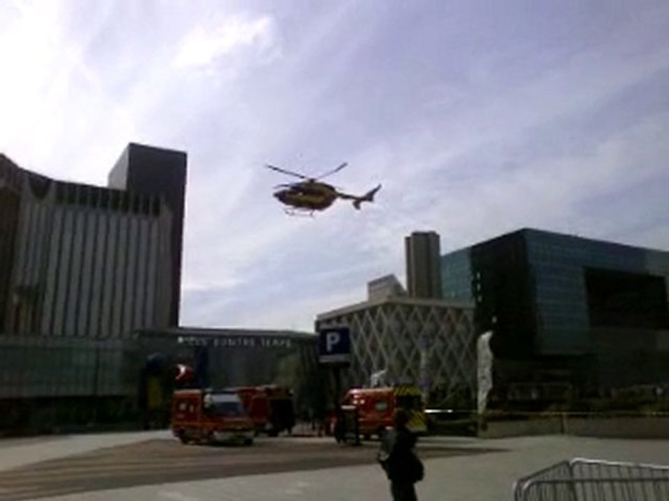 Décollage hélicoptère à la Défense (92)