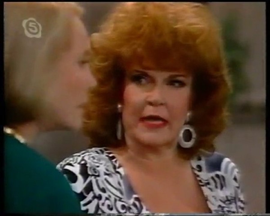 Sally & Steph beim  Pool