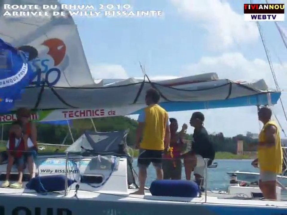 Route du Rhum 2010 -Willy Bissainte passe la ligne d'arrivée