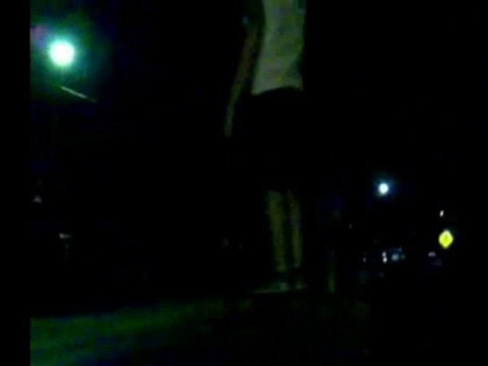 Triangle UFO over Ludlow, UK Dec-2009 +zoom