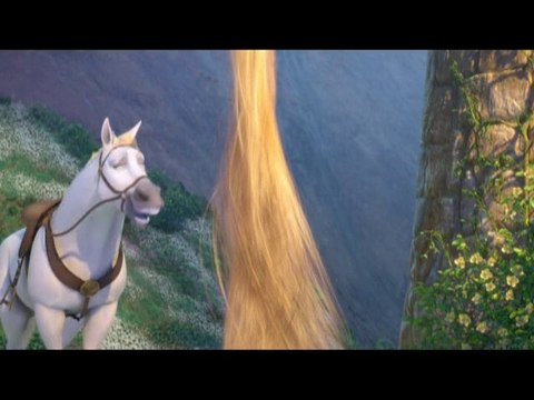 Zaplątany Maciej Stuhr: wysoki, wysportowany brunet w roli