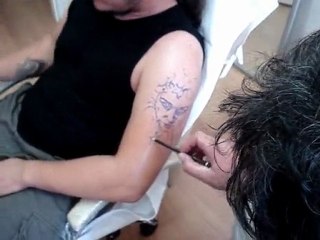 Anatolia Tattoo - Çatlaklar içinde kız portre dövmesi