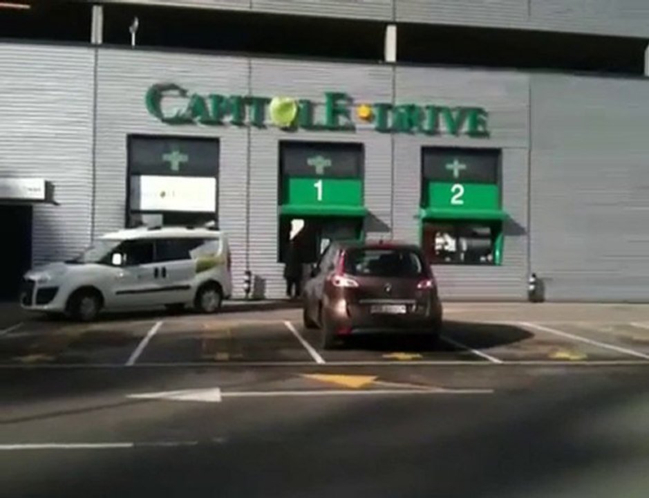 En Suisse, les pharmacies ça se passe aussi comme ça !