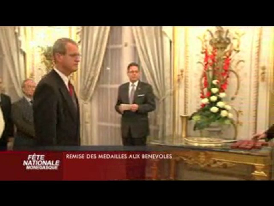 Remise de Médaille d'Honneur par SAS Le Prince Albert II de