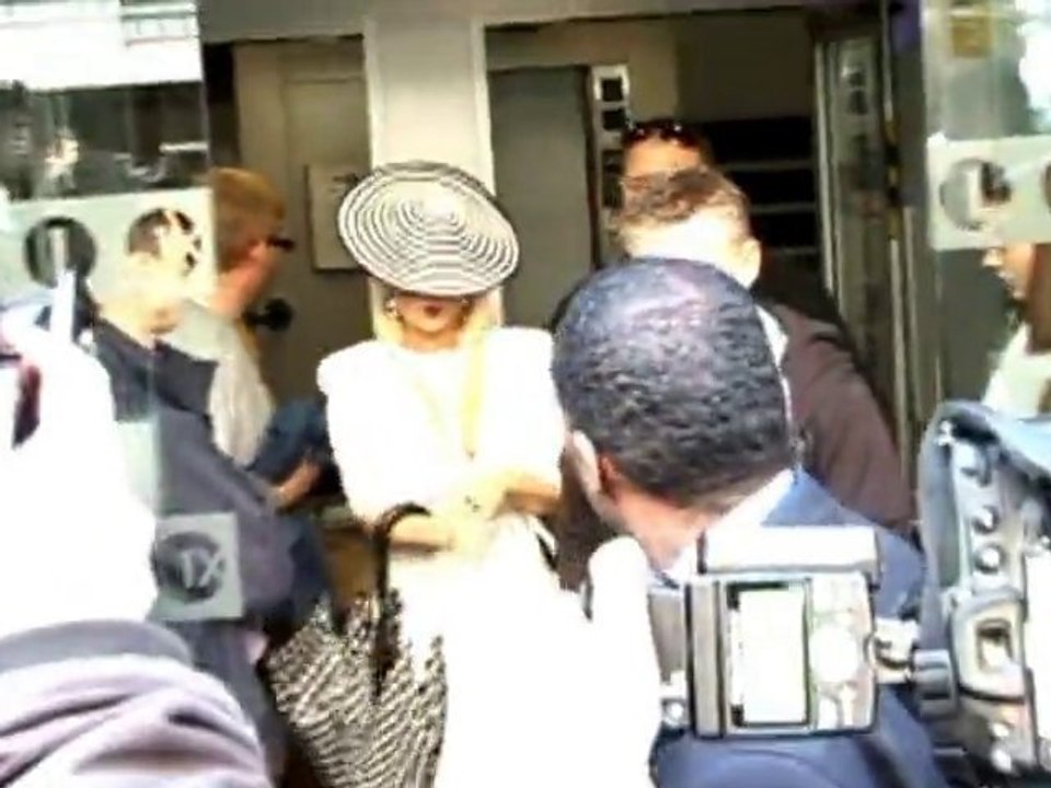 Exklusiv: gagas seiden-besessenheit