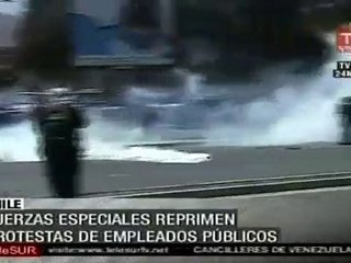 Download Video: Fuerzas policiales reprimen protestas de empleados públicos de Chile