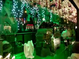 les vitrines des grands magasins s'animent pr noel !!!