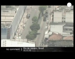 Police deploys army tanks in Rio against... - no comment
