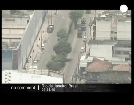 Police deploys army tanks in Rio against... - no comment