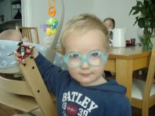 Théodore nous présente son doudou