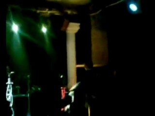 Hayko Cepkin sahnede seyircisini yumrukladı